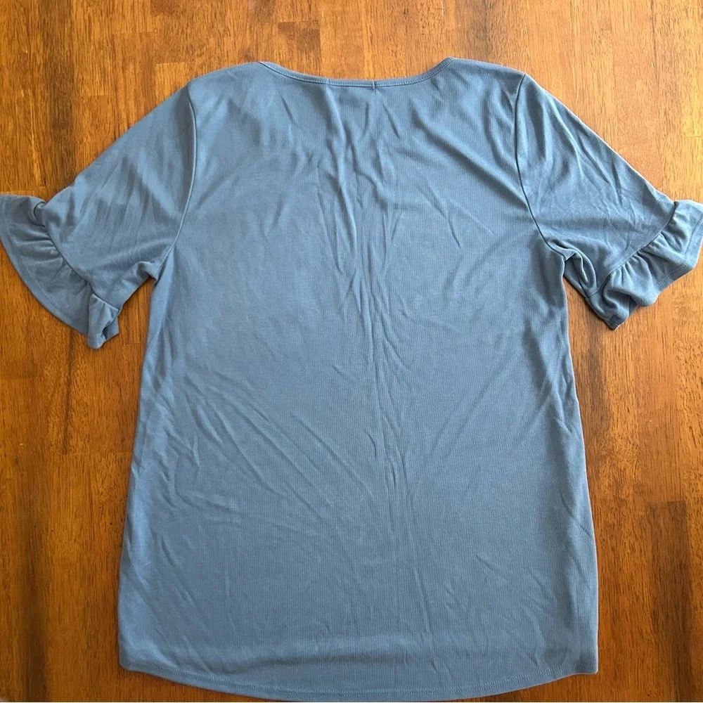 Blue Ribbed Ruffle Sleeve Top | Womens Medium | Soft Stretch Tee |Green Envelope - Picture 4 of 7